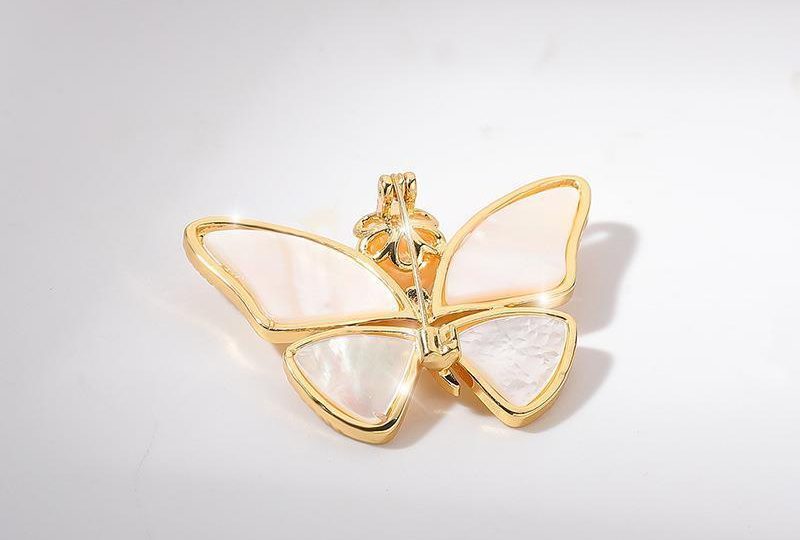 The Art of Accessorizing: Small Details, Big Impact缩略图 The Art of Accessorizing: Small Details, Big Impact缩略图