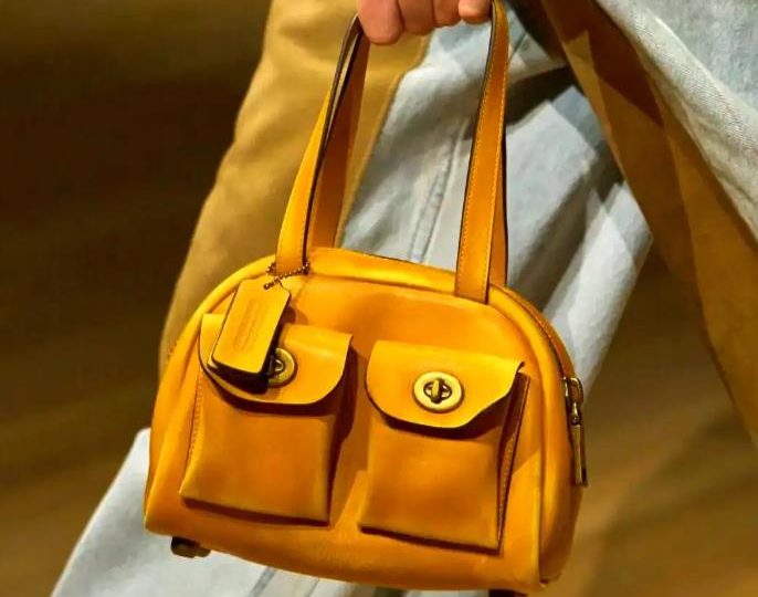 New York Fashion Week leads the fashion trend of 2025: pocket bags that combine retro and innovation缩略图 New York Fashion Week leads the fashion trend of 2025: pocket bags that combine retro and innovation缩略图