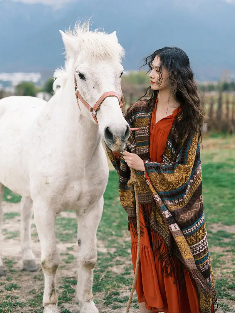 Vacation retro shawl warm ethnic style cloak travel photo beautiful scarfpic8