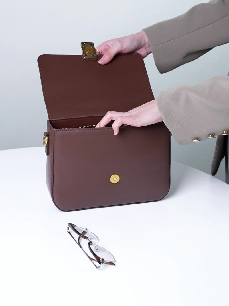 Beautiful ladies backpack one-shoulder crossbody bag versatile retro metal buckle decoration new genuine leather small square bag插图8