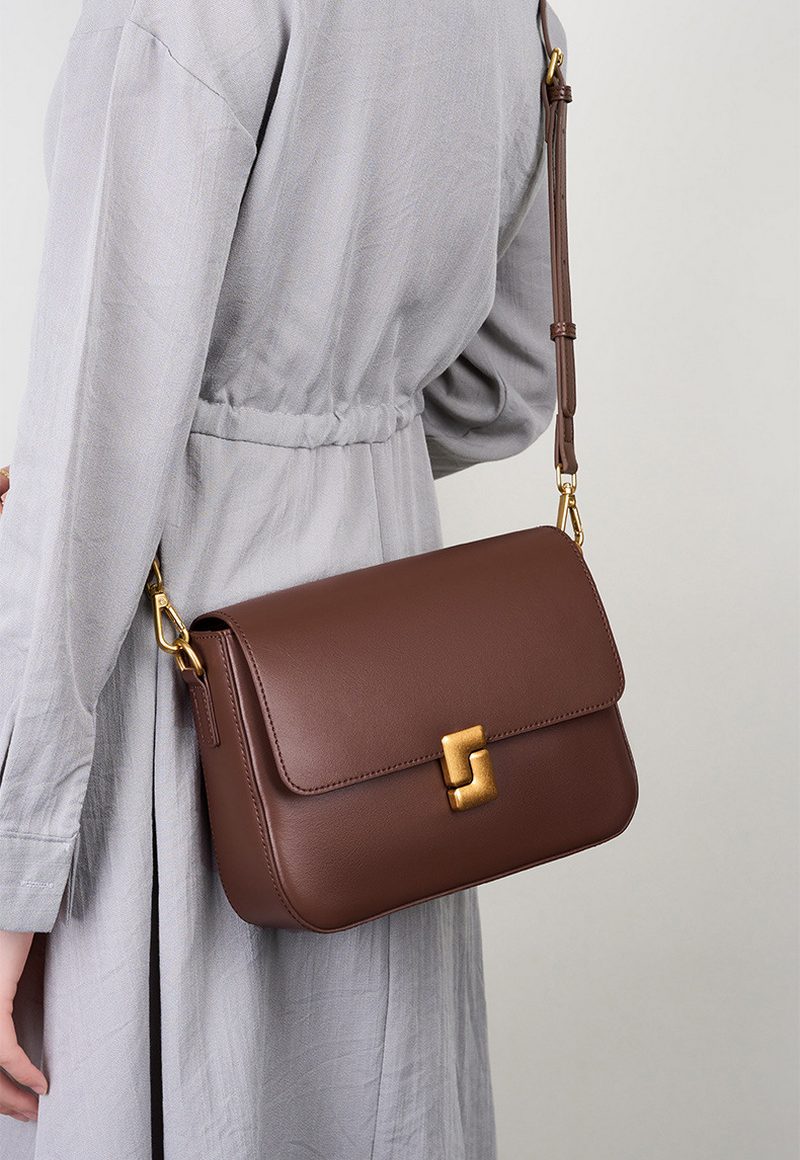 Beautiful ladies backpack one-shoulder crossbody bag versatile retro metal buckle decoration new genuine leather small square bag插图4