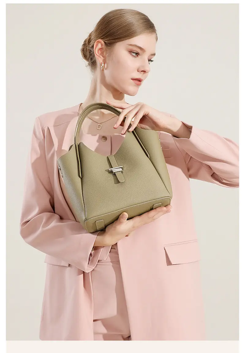 New fashion one-shoulder crossbody bag in handbag in cowhide leather插图5