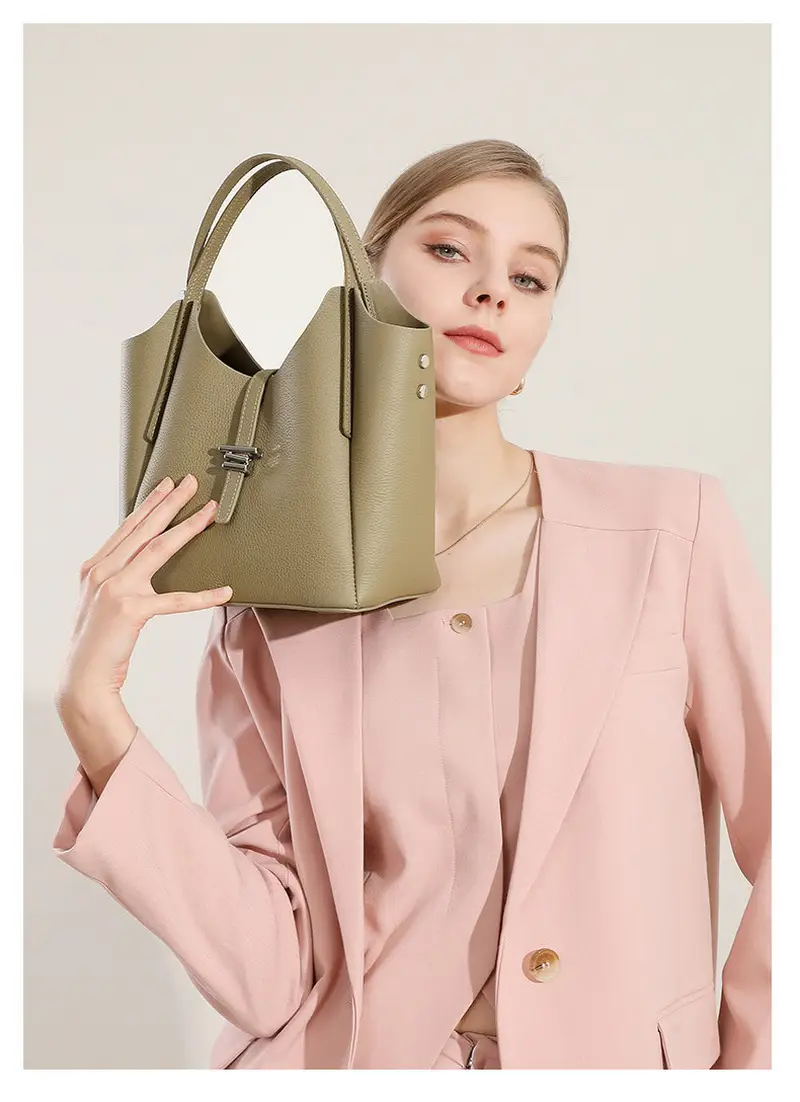 New fashion one-shoulder crossbody bag in handbag in cowhide leather插图9